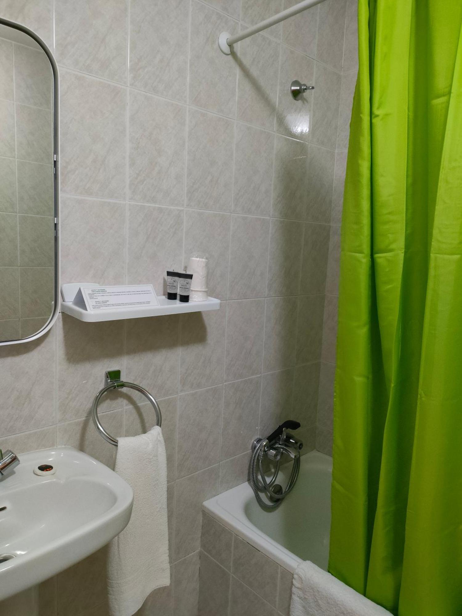 Hostal Los Pinares Lloret de Mar Extérieur photo