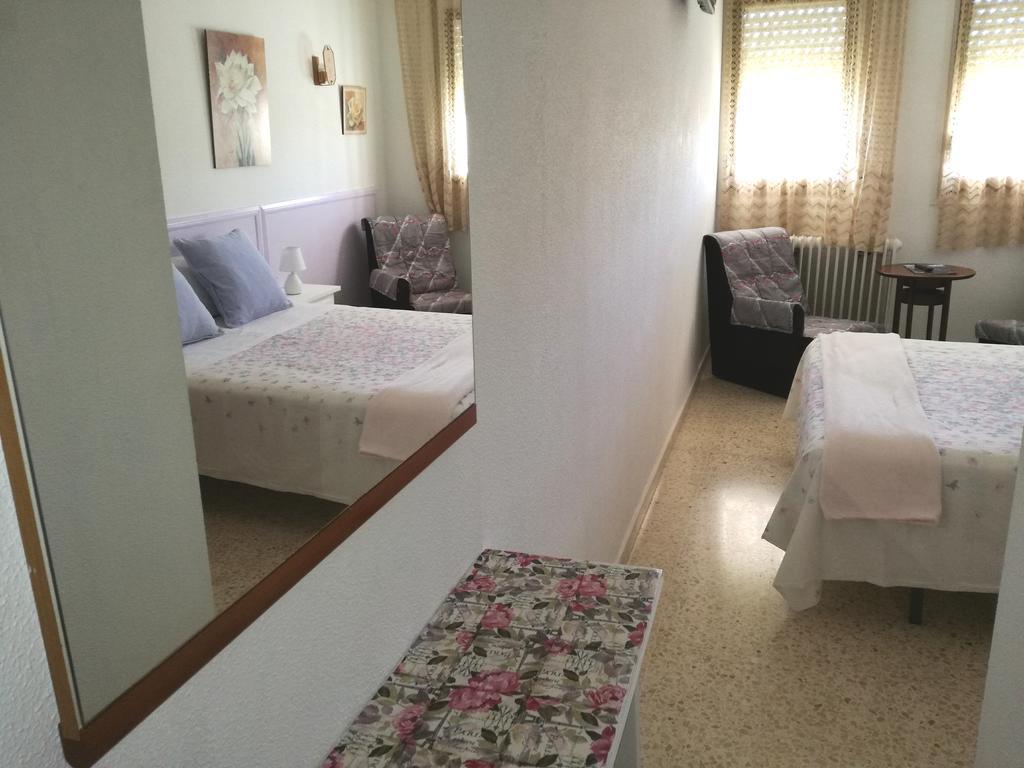 Hostal Los Pinares Lloret de Mar Extérieur photo