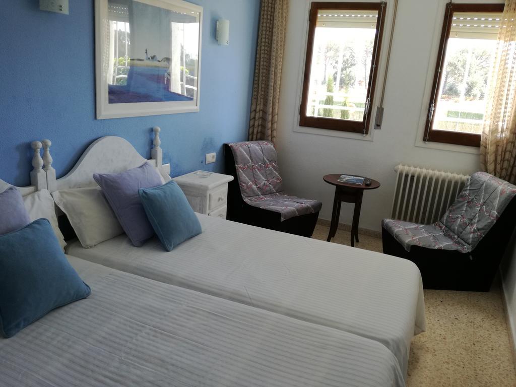Hostal Los Pinares Lloret de Mar Extérieur photo