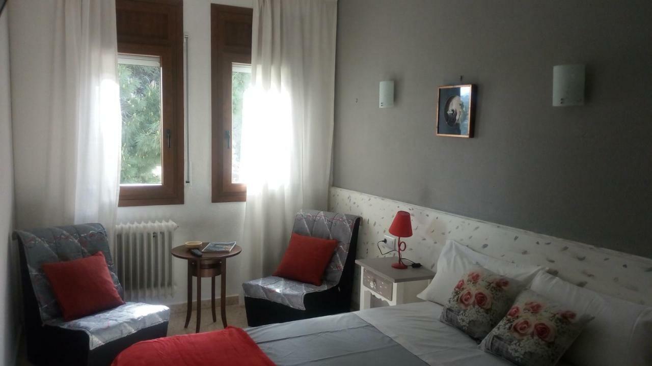Hostal Los Pinares Lloret de Mar Extérieur photo